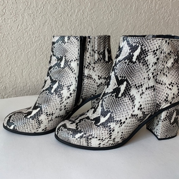 Seychelles Shoes - Seychelles Snakeskin Ankle Booties Black White Side Zipper